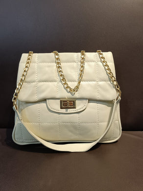 Luxury White Quilted Handbag – Elegant Design with Gold Chain